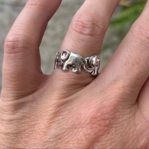 “Friends Forever” Inscribed Linked Elephant Sterling Silver Ring Size 7